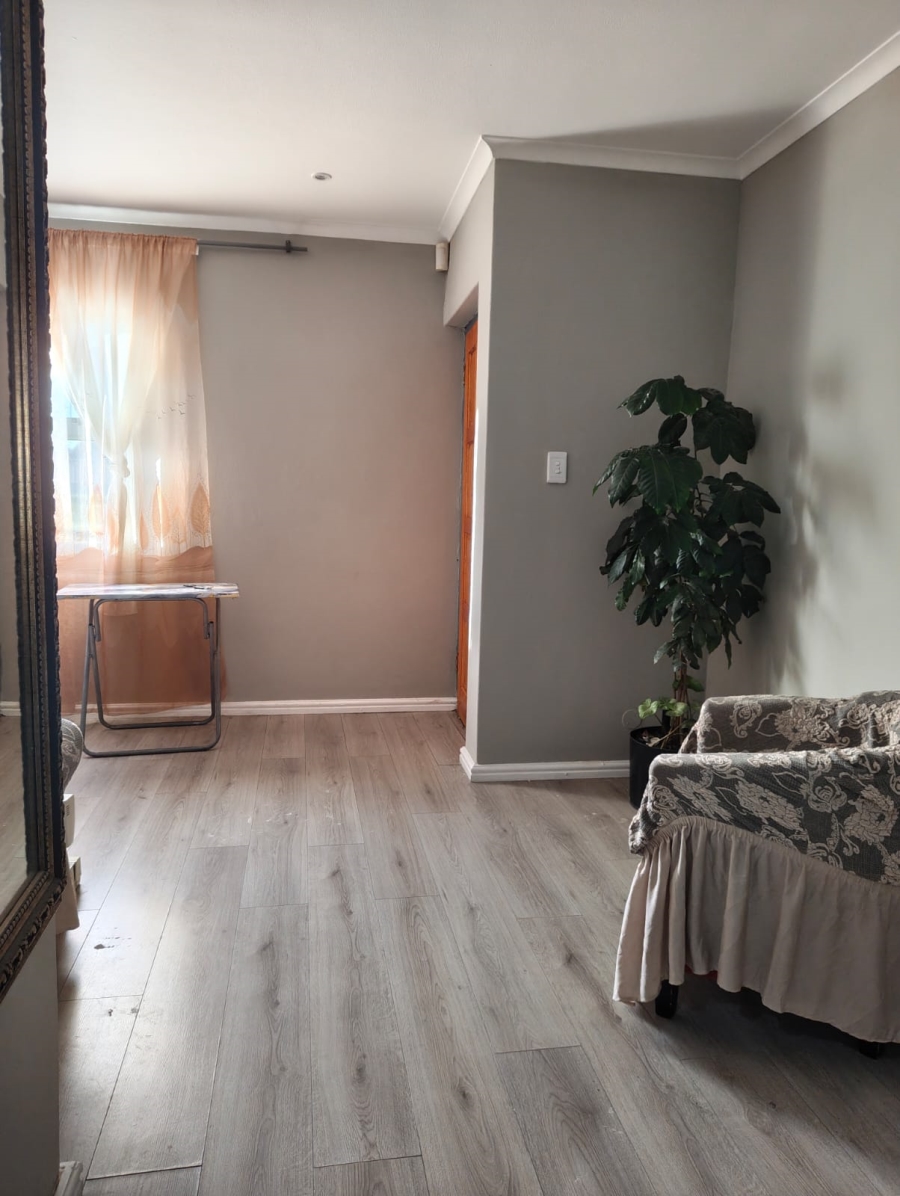 2 Bedroom Property for Sale in Devon Park Western Cape